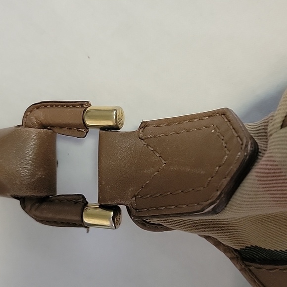 Indulge in Timeless Elegance:Your Unique Journey with a Pre-Loved Burberry Purse - Picture 2 of 4